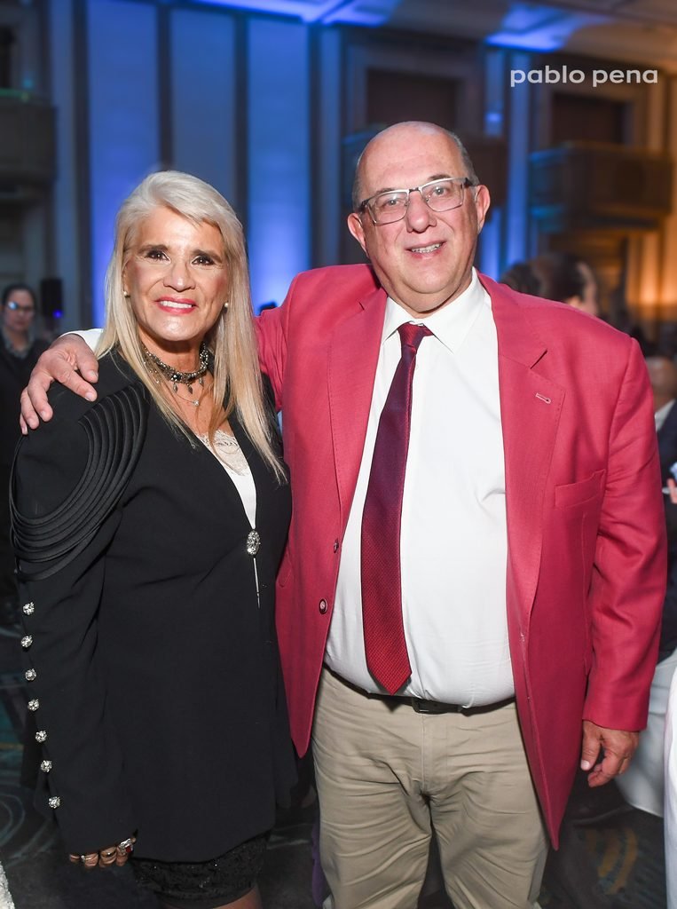 Referentes de la ciencia y la salud tuvieron su noche de gala en Montevideo 2 Virginia Moreira y el Dr. Raúl Germán Rodríguez en el Reconocimiento a la Ciencia y la Salud del Uruguay 2026